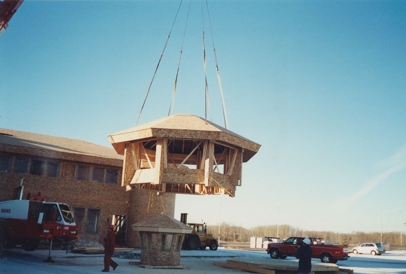photo shows centre 2000 construction and raising of cupola